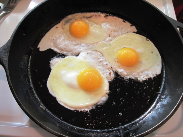 cooking-eggs2